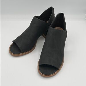 Maurices Womens Shoes 9M Black w/Tan Heels Stud Details on Heels Open Toe Clean